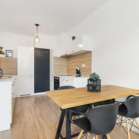 Lam Japanese Garden - Terrace - Ac Apartman Pozsony